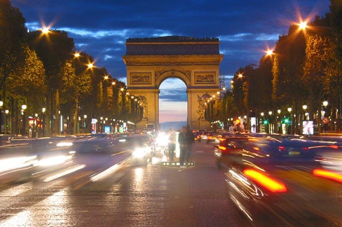 Triumphbogen auf der Avenue des Champs Elysees