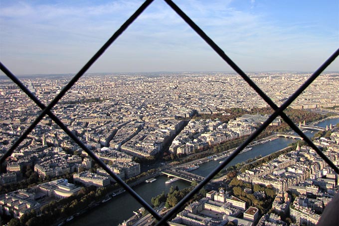 Aussicht vom Eiffelturm Richtung Nordost mit Blick auf die Seine und Grand Palais
