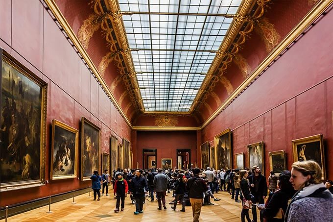 Besucher im Louvre