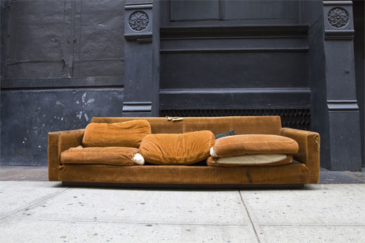 Sofa auf der Straße